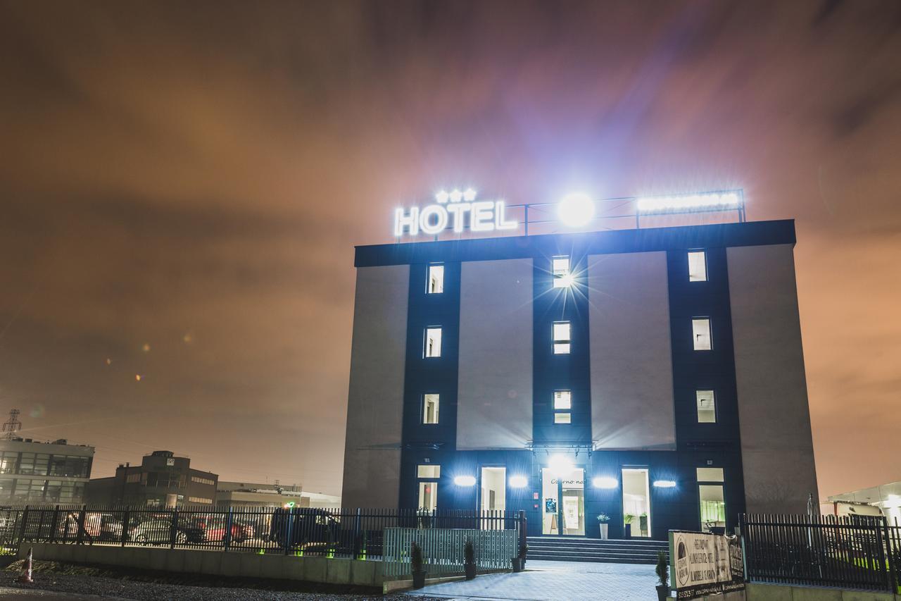 Czarno Na Bialym Hotel Krasków Exterior foto